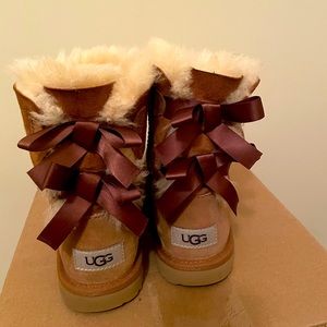 UGG Girls Kids Bailey Bow II Boots size 1
